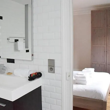 Appartement Parisian Style Close To Champs Elysees