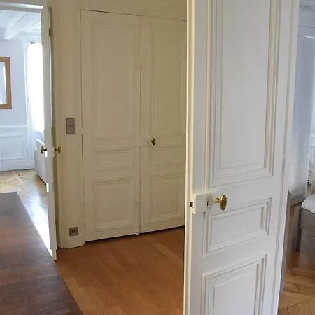 Appartement Parisian Style Close To Champs Elysees *
