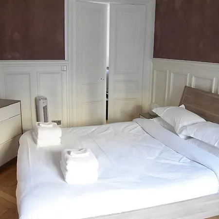 Parisian Style Close To Champs Elysees