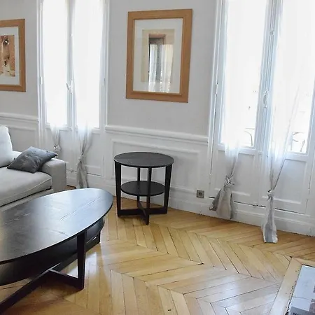 Parisian Style Close To Champs Elysees * Paris