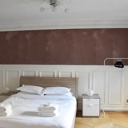 Parisian Style Close To Champs Elysees *