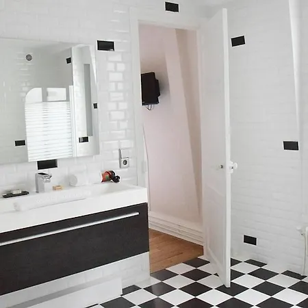 Parisian Style Close To Champs Elysees * Paris
